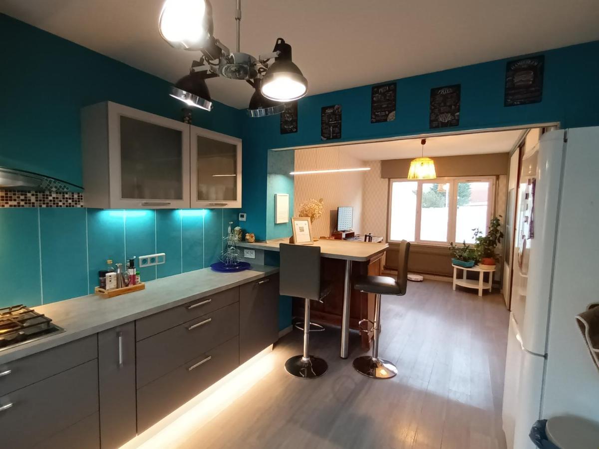 Grande Maison Familiale 300 M De La Et Du Centre Holiday home *